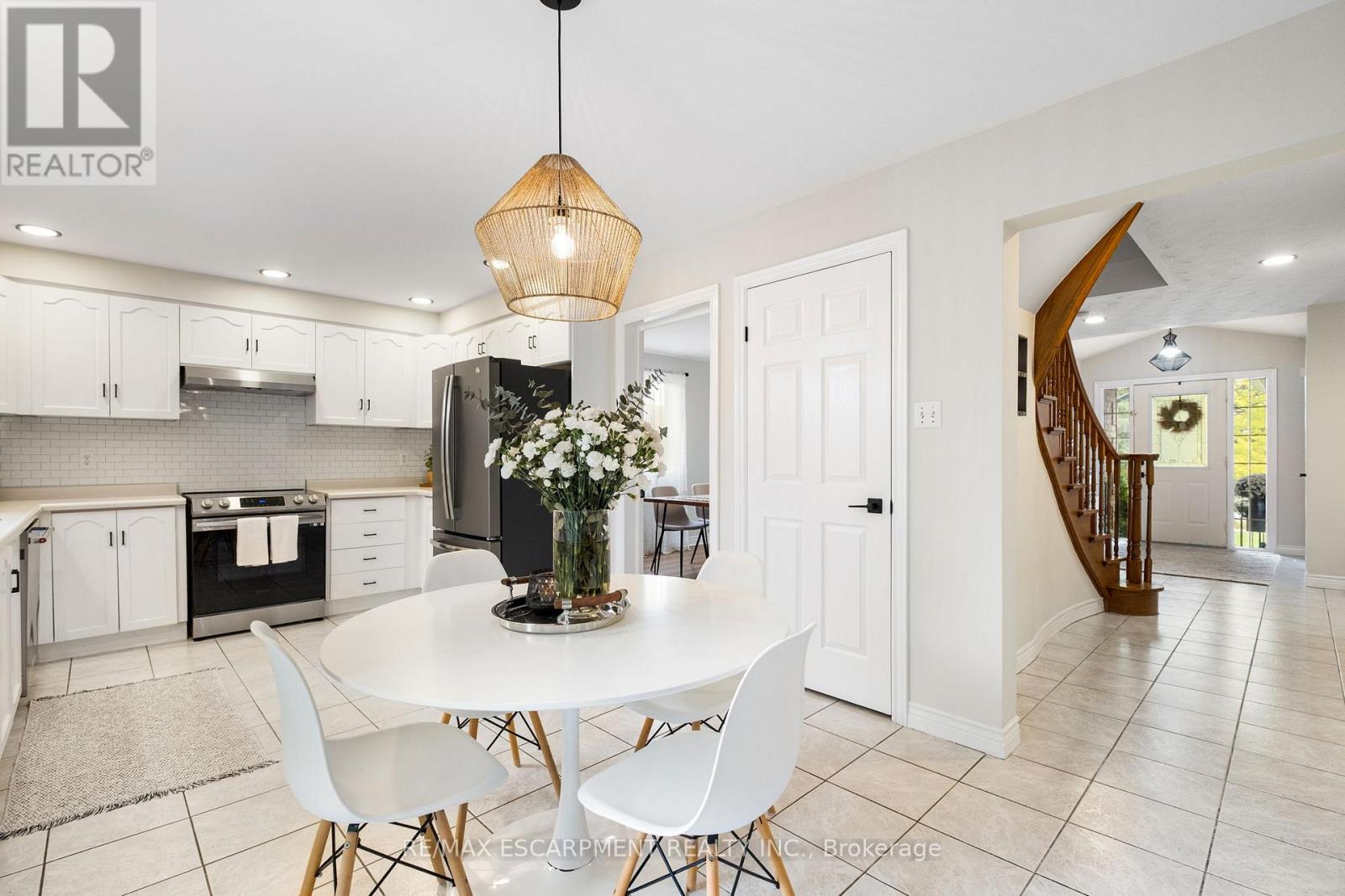 95 Gatestone Drive, Hamilton, Ontario  L8J 2V1 - Photo 19 - X12504540