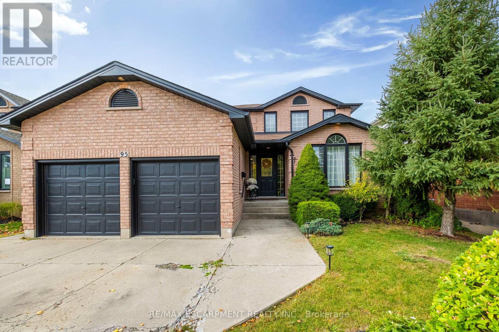 95 Gatestone Drive, Hamilton, Ontario  L8J 2V1 - Photo 2 - X12504540