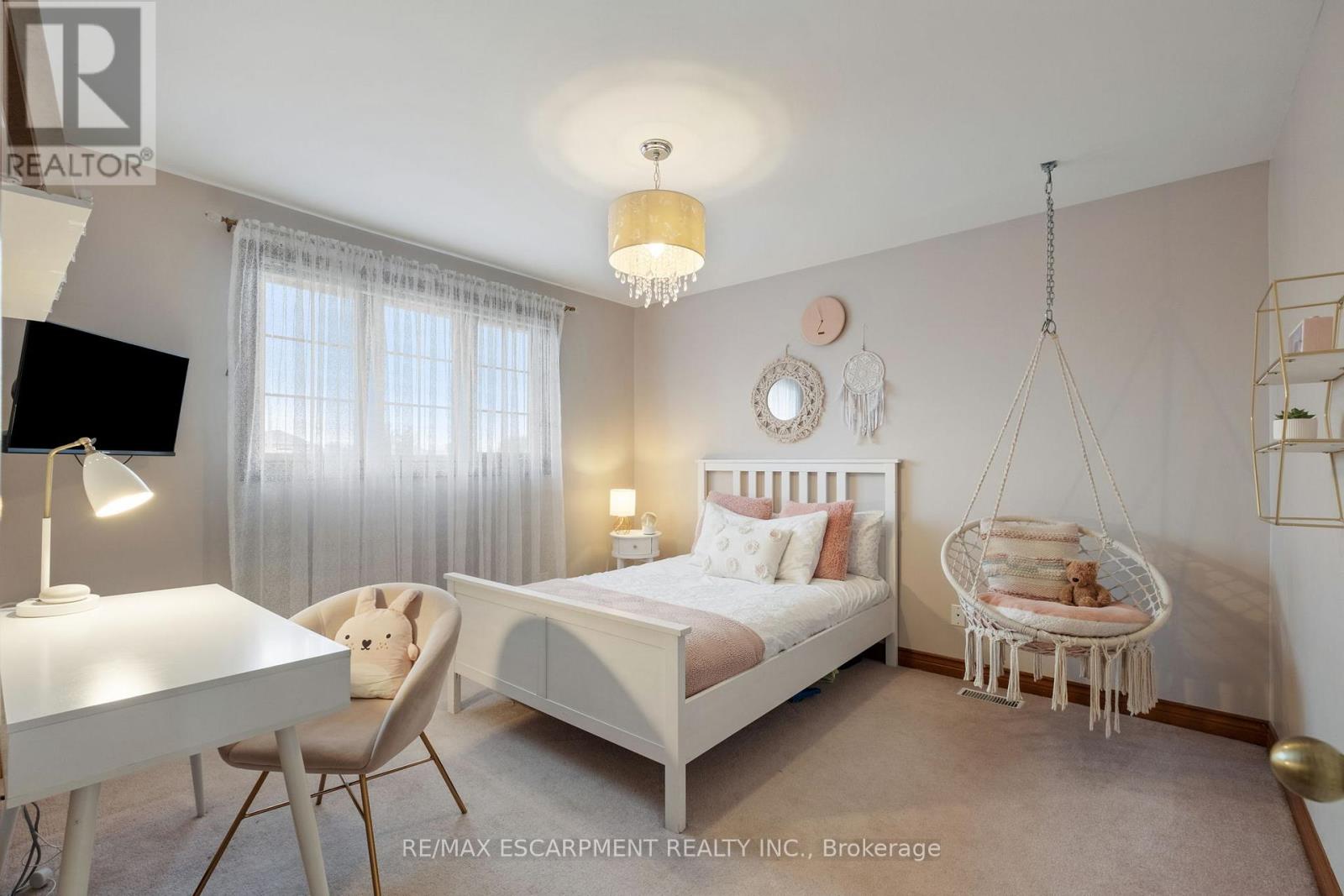 95 Gatestone Drive, Hamilton, Ontario  L8J 2V1 - Photo 24 - X12504540