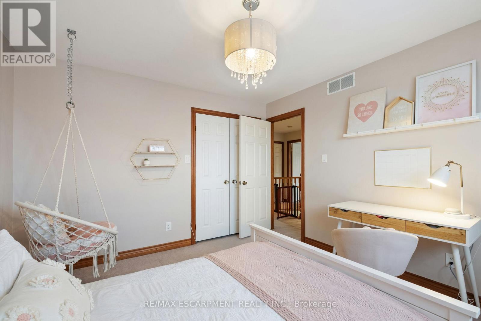 95 Gatestone Drive, Hamilton, Ontario  L8J 2V1 - Photo 25 - X12504540