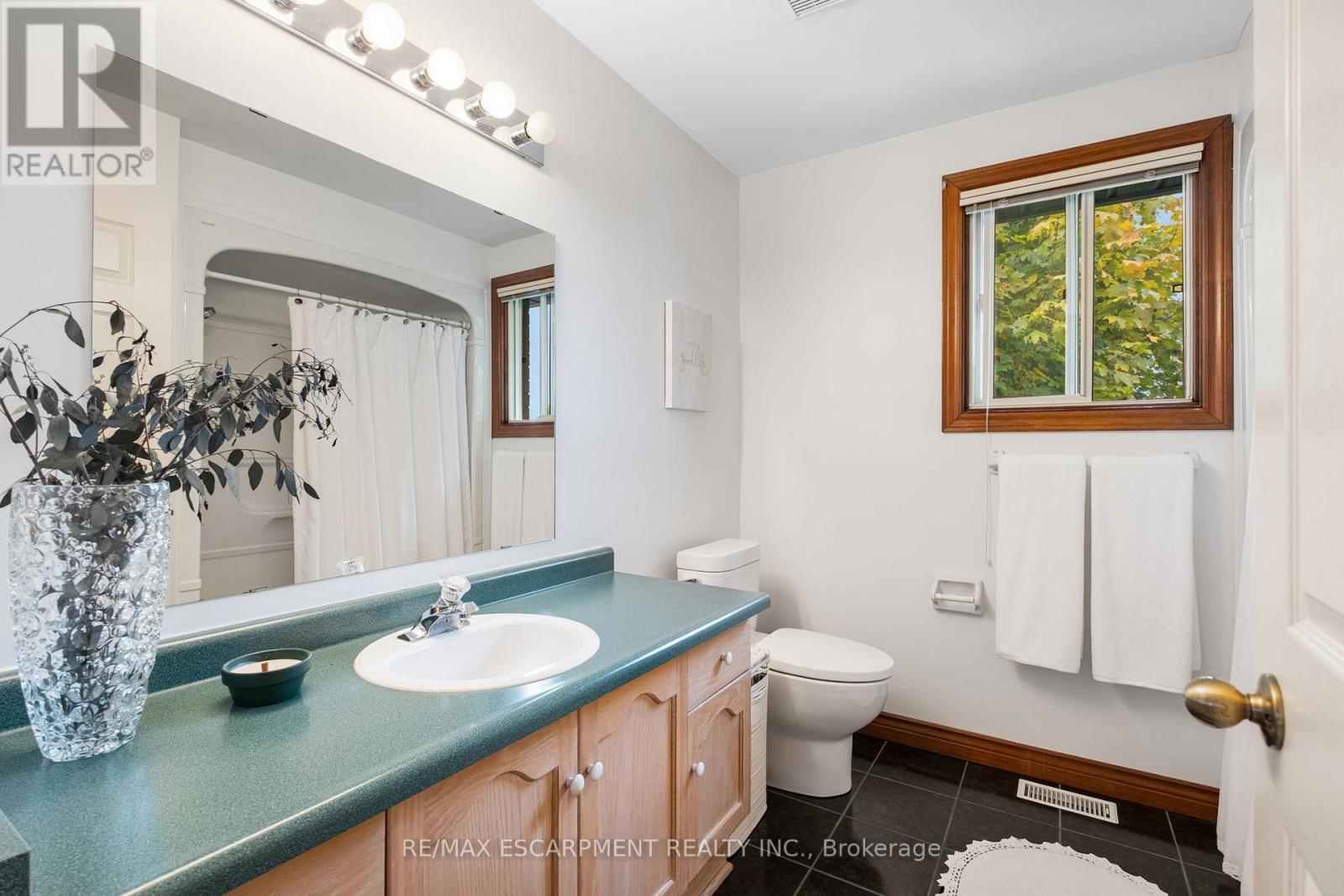 95 Gatestone Drive, Hamilton, Ontario  L8J 2V1 - Photo 29 - X12504540