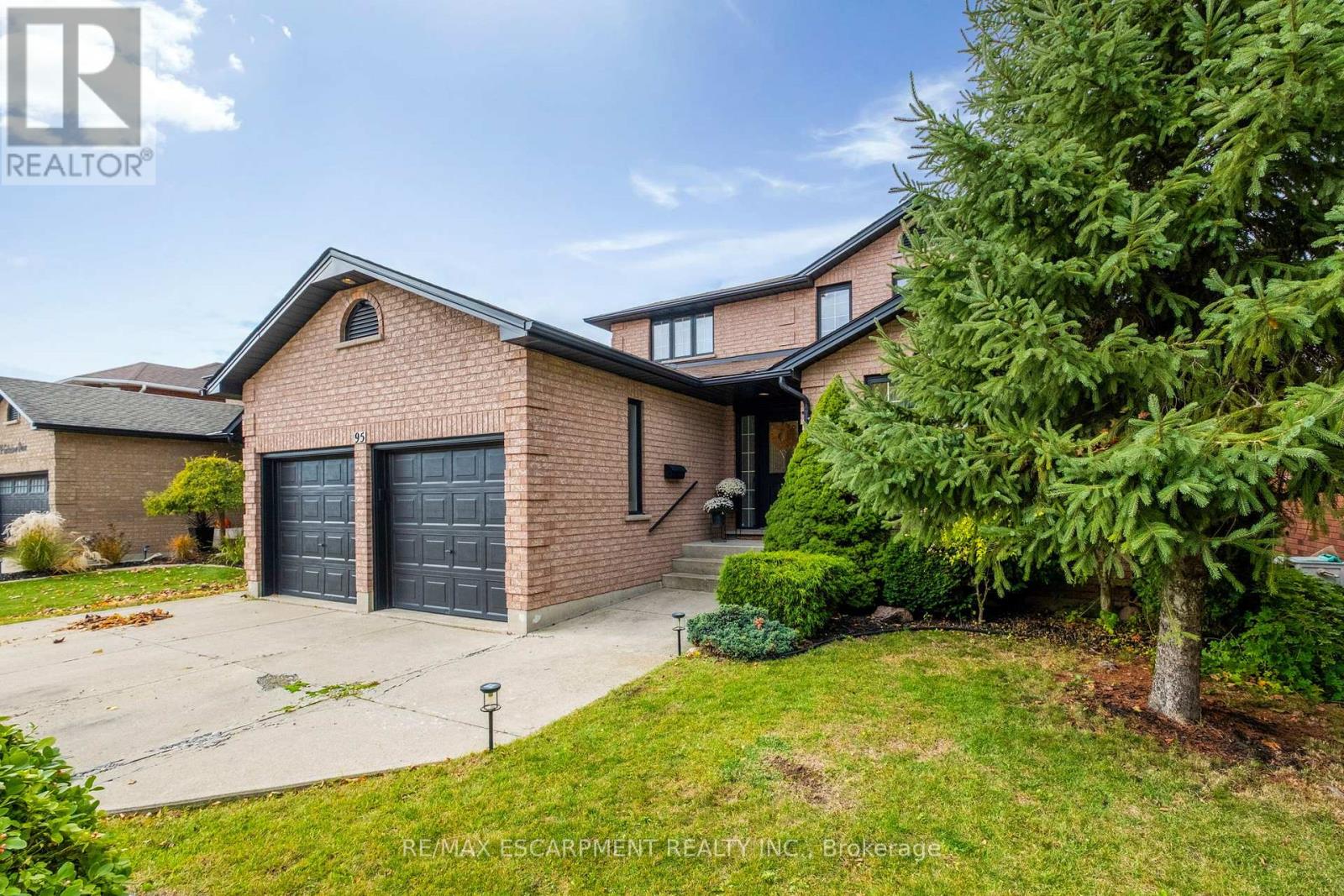 95 Gatestone Drive, Hamilton, Ontario  L8J 2V1 - Photo 3 - X12504540