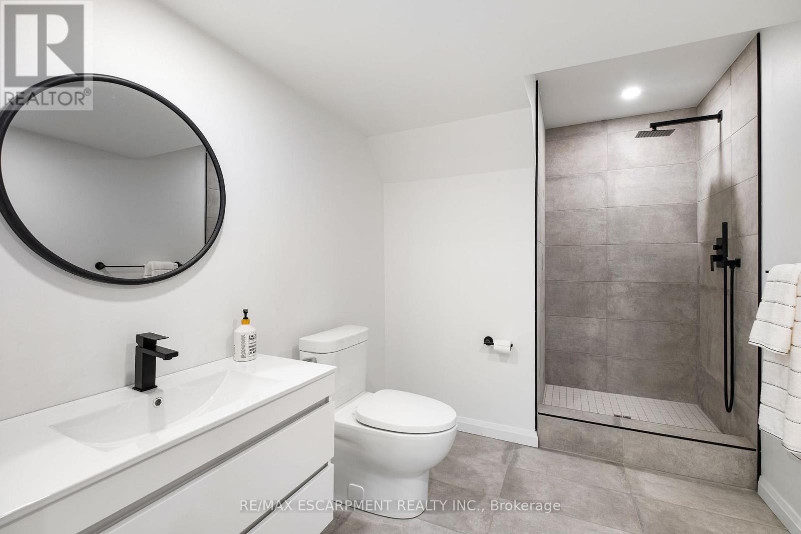 95 Gatestone Drive, Hamilton, Ontario  L8J 2V1 - Photo 36 - X12504540