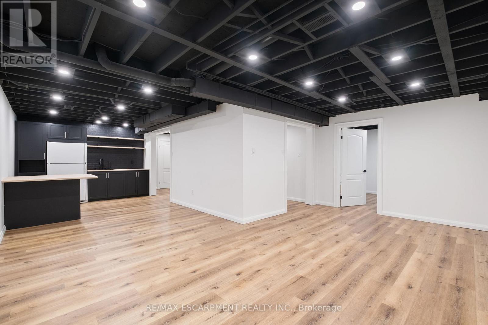 95 Gatestone Drive, Hamilton, Ontario  L8J 2V1 - Photo 38 - X12504540