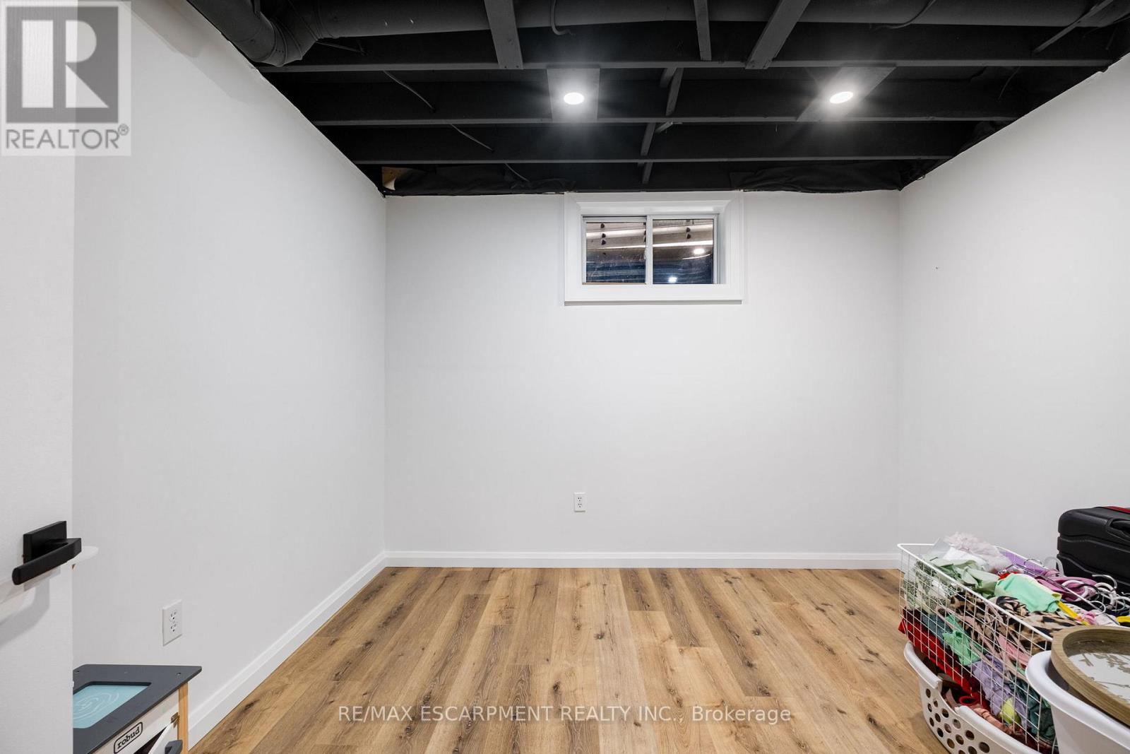 95 Gatestone Drive, Hamilton, Ontario  L8J 2V1 - Photo 41 - X12504540