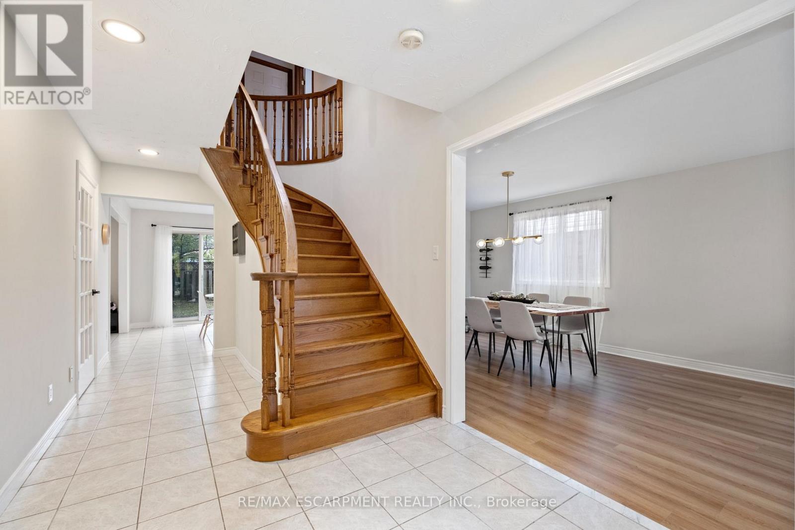 95 Gatestone Drive, Hamilton, Ontario  L8J 2V1 - Photo 7 - X12504540