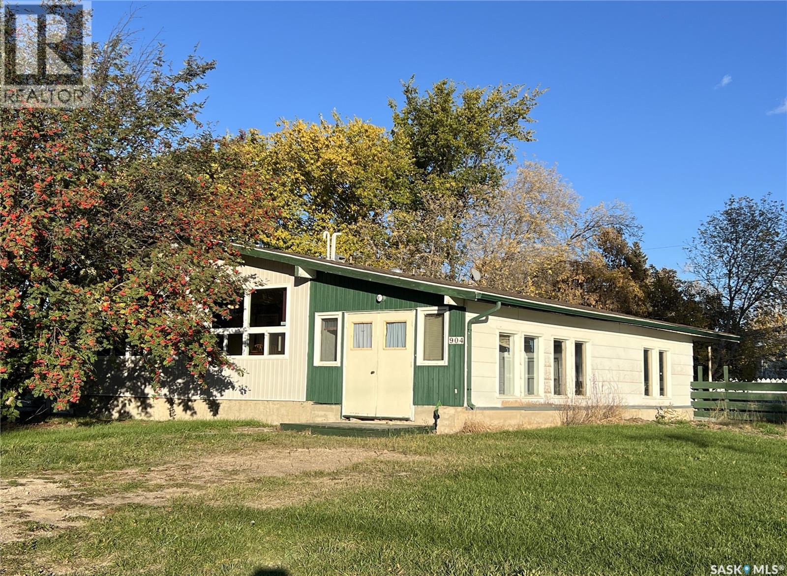 904 Railway AVENUE, Loon Lake, Saskatchewan