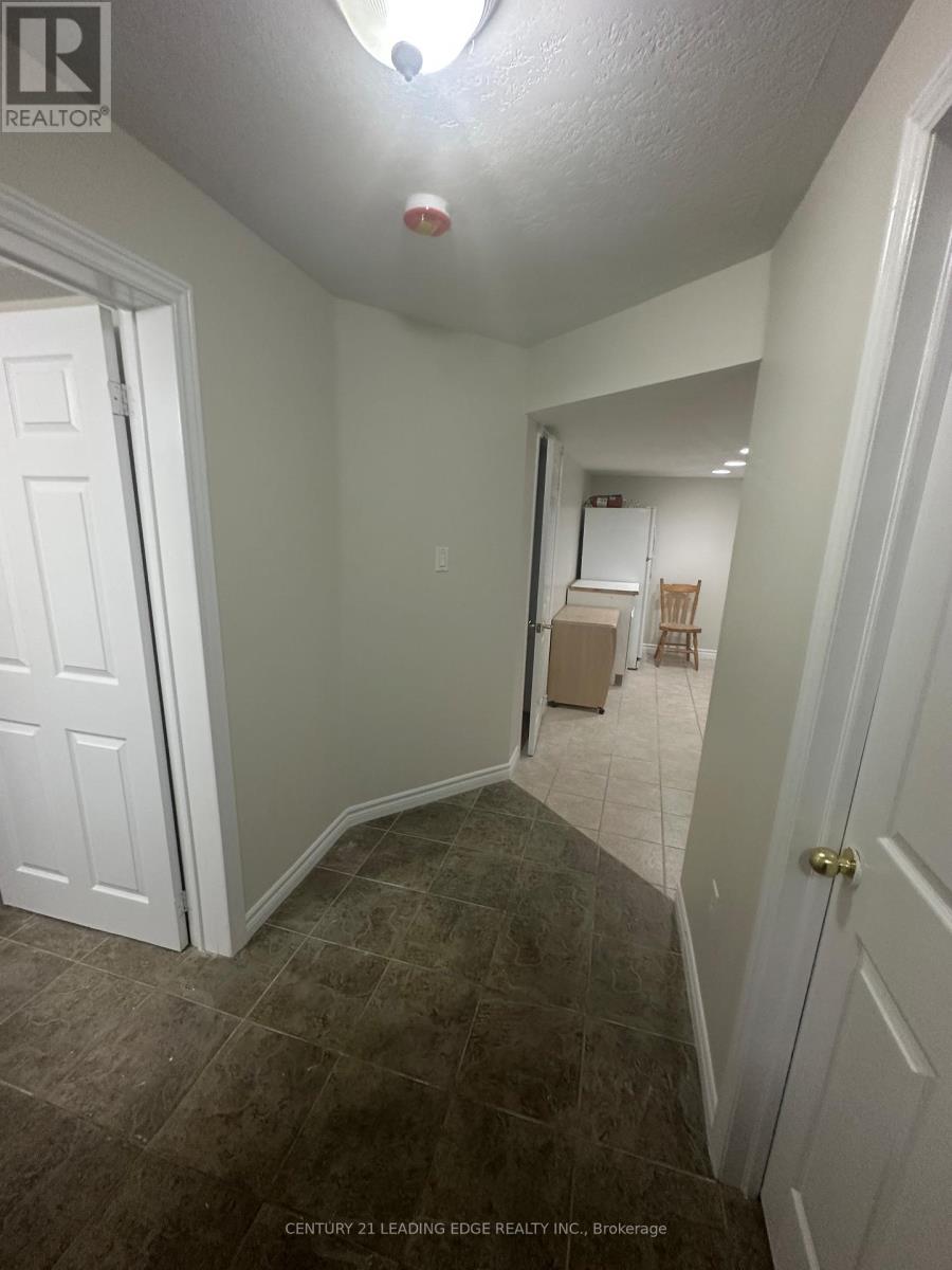 38 Watson Drive, Barrie, Ontario  L4M 6W8 - Photo 13 - S12503968