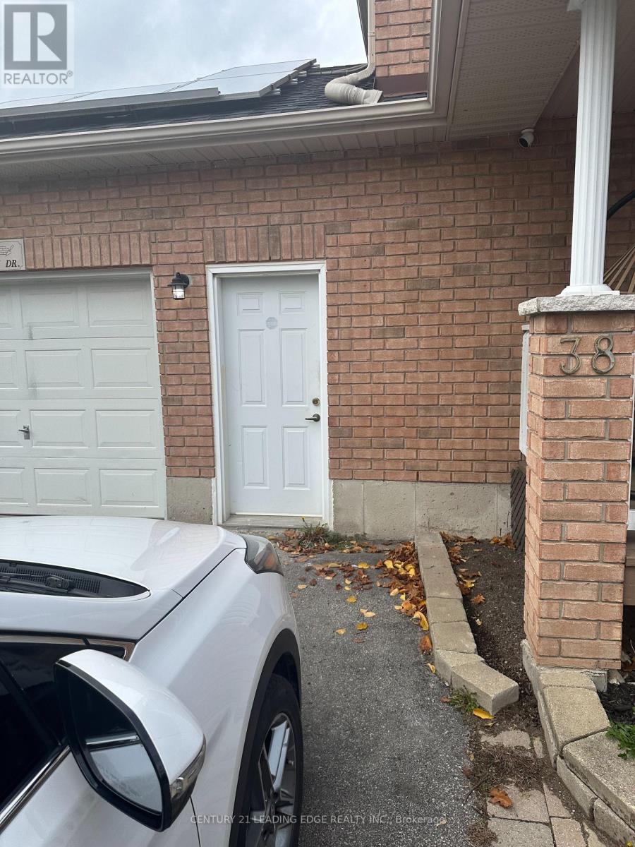 38 Watson Drive, Barrie, Ontario  L4M 6W8 - Photo 4 - S12503968