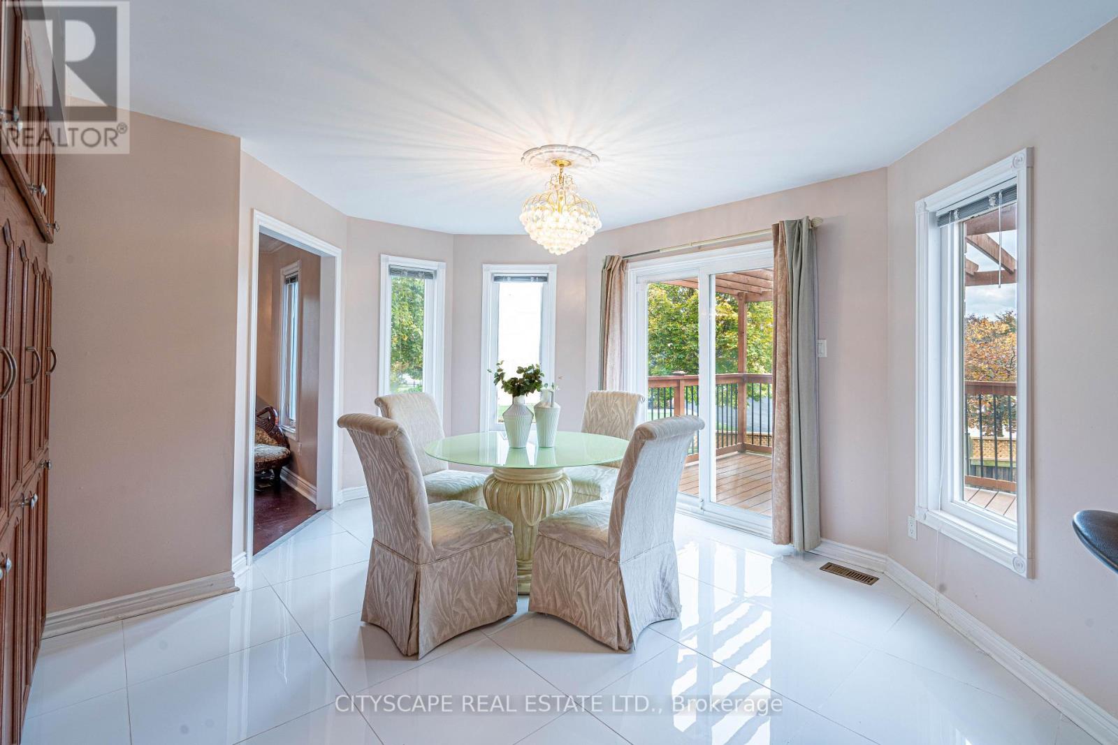 3721 Trelawny Circle, Mississauga, Ontario  L5N 5J7 - Photo 19 - W12492736