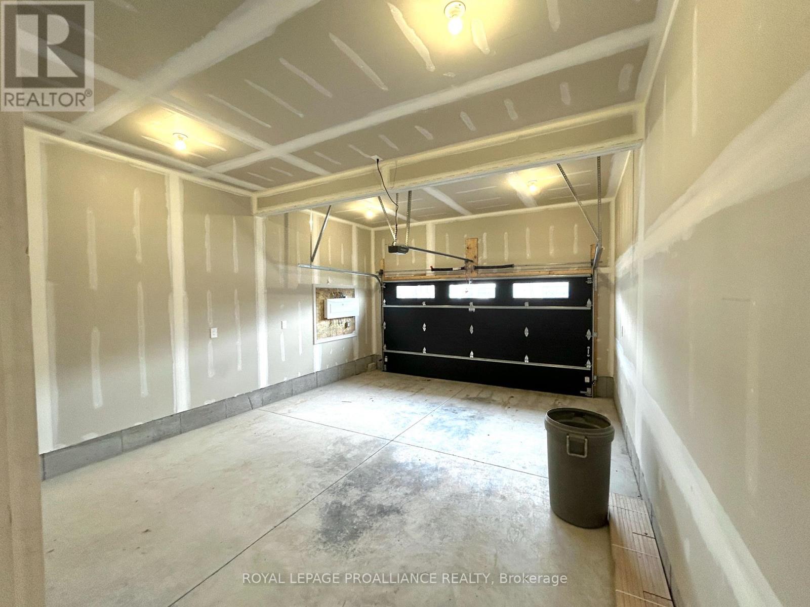 16 Peace River Street, Belleville, Ontario  K8N 0V6 - Photo 12 - X12504848