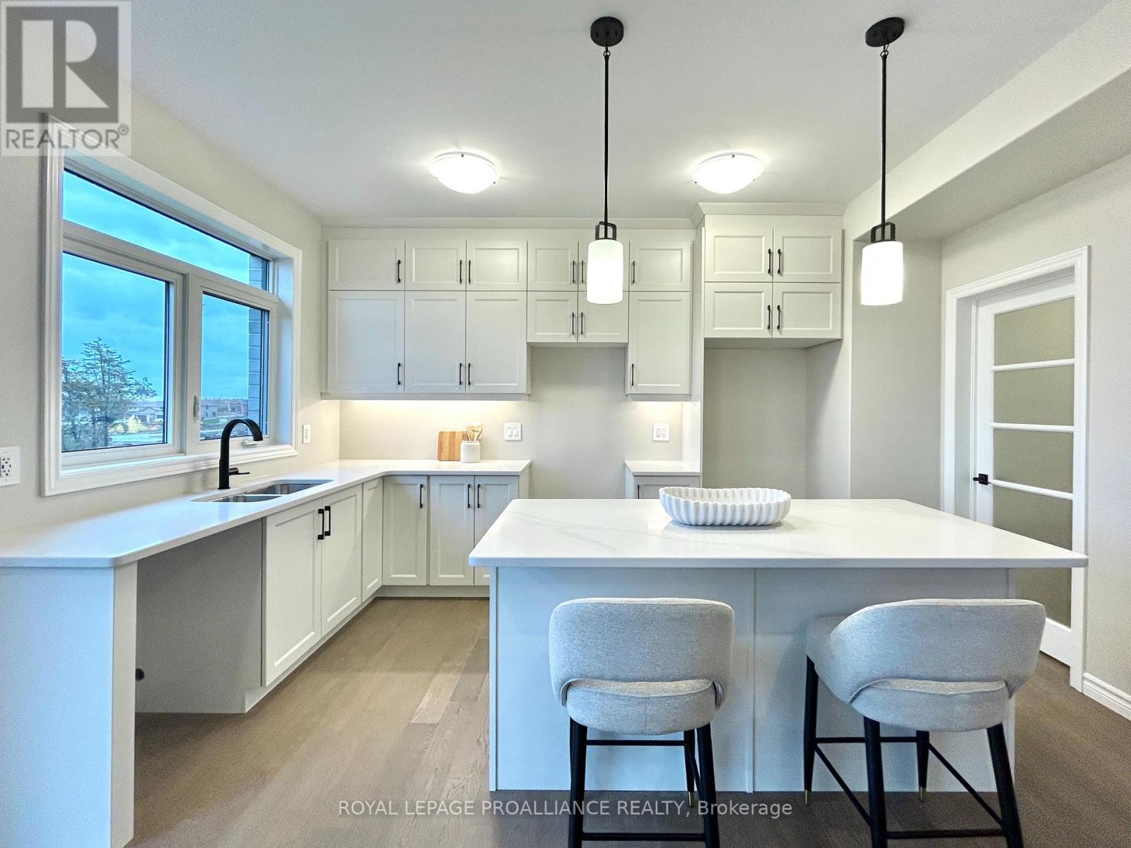 16 Peace River Street, Belleville, Ontario  K8N 0V6 - Photo 9 - X12504848