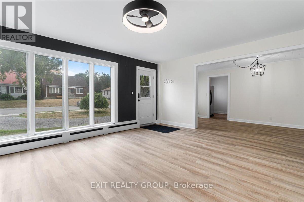 34 Orchard Drive, Belleville, Ontario  K8P 2K4 - Photo 3 - X12504286