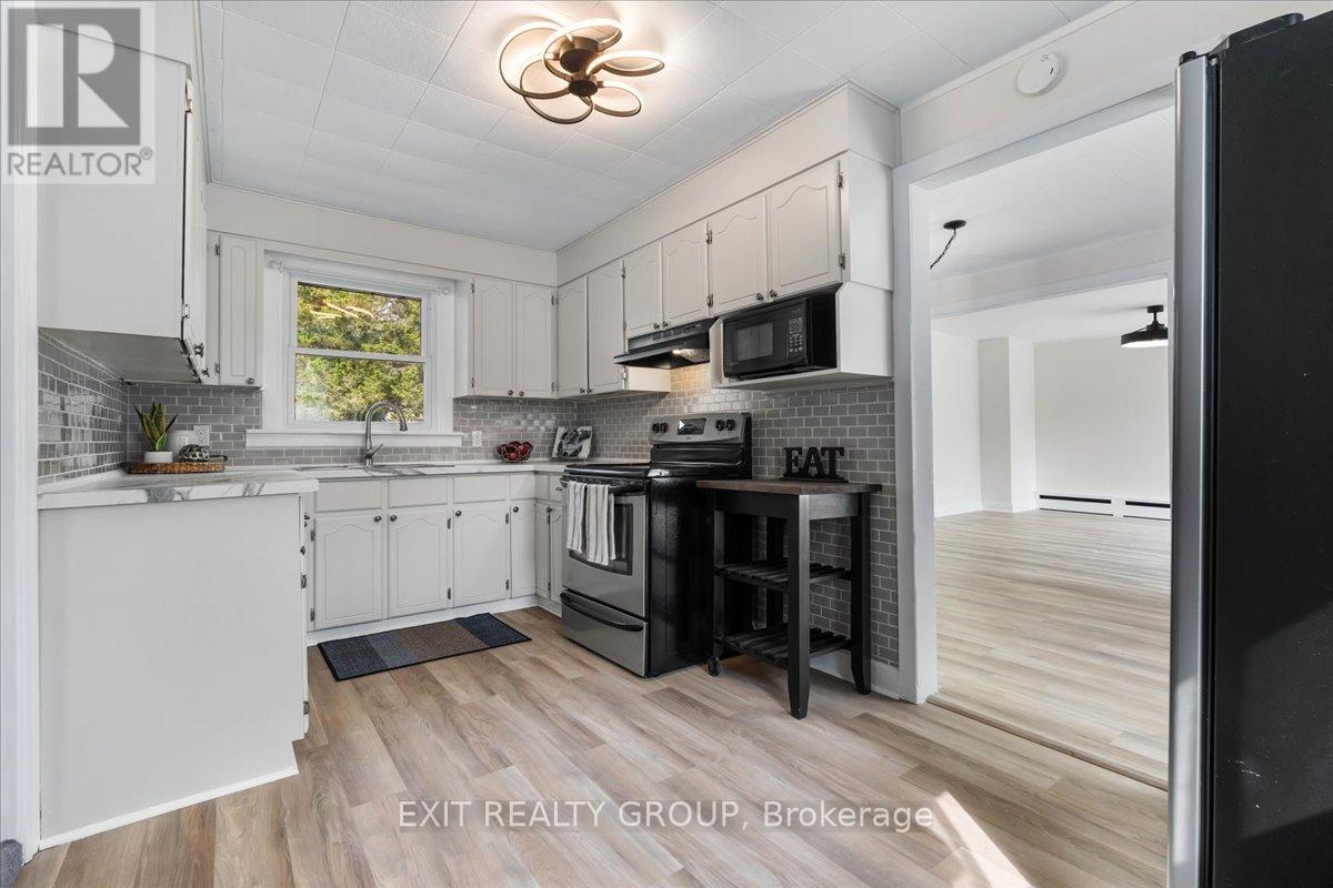 34 Orchard Drive, Belleville, Ontario  K8P 2K4 - Photo 9 - X12504286