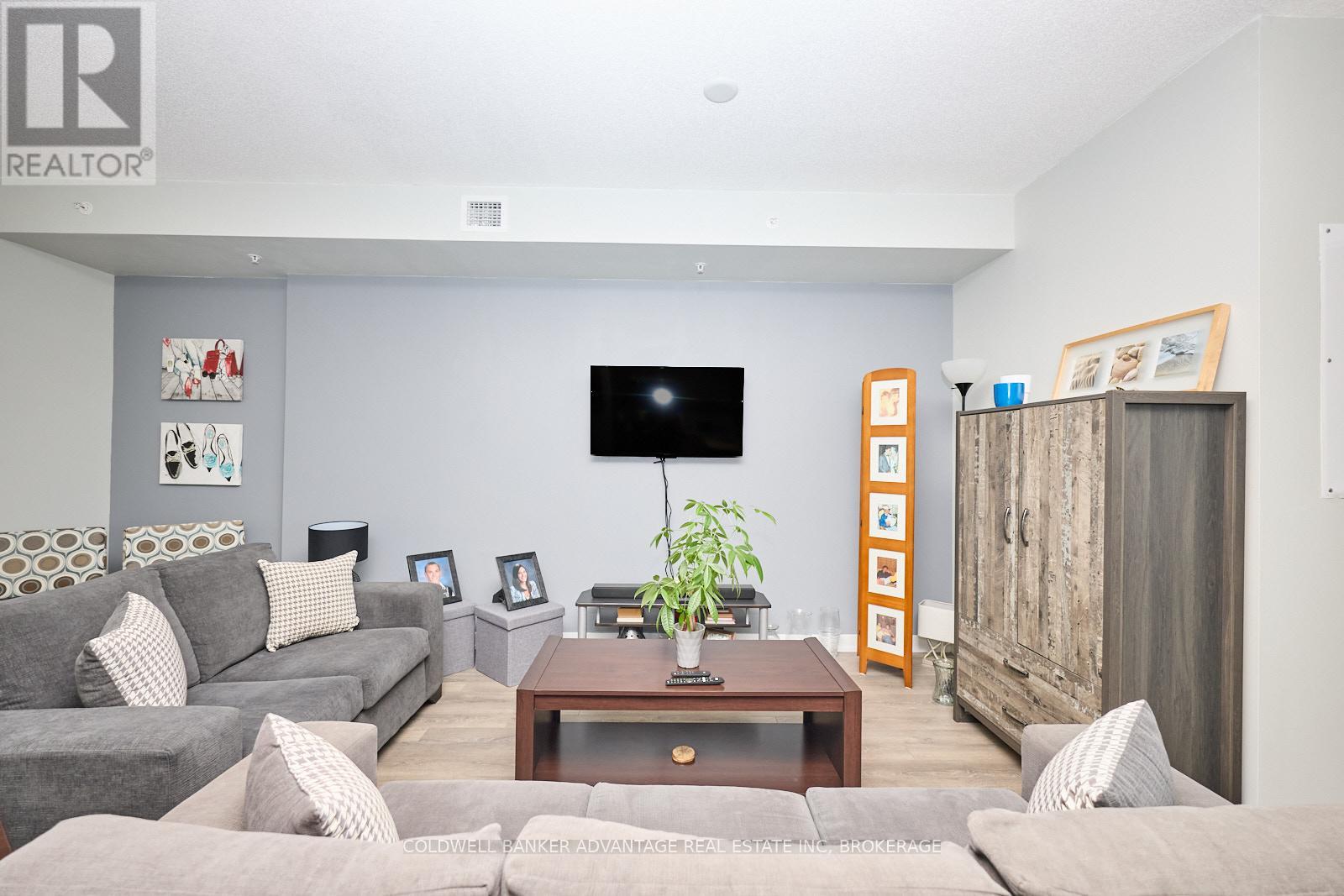 610 - 550 North Service Road, Grimsby, Ontario  L3M 0H9 - Photo 5 - X12471269