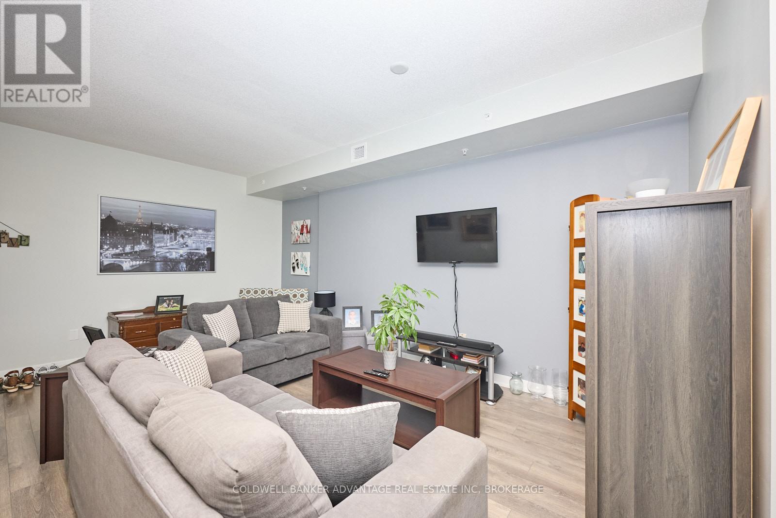 610 - 550 North Service Road, Grimsby, Ontario  L3M 0H9 - Photo 2 - X12471269