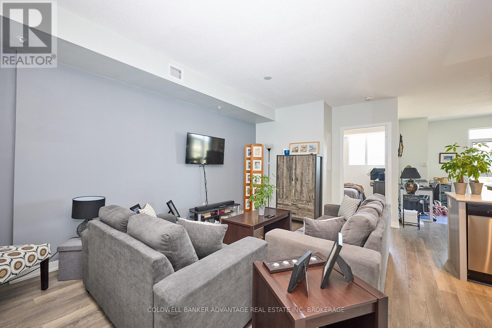 610 - 550 North Service Road, Grimsby, Ontario  L3M 0H9 - Photo 3 - X12471269