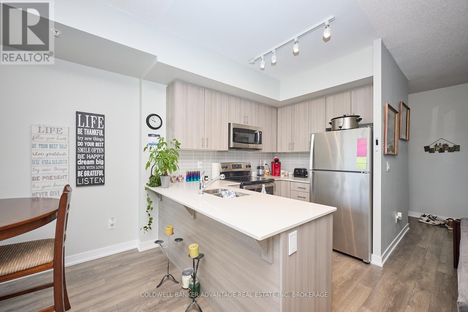 610 - 550 North Service Road, Grimsby, Ontario  L3M 0H9 - Photo 6 - X12471269