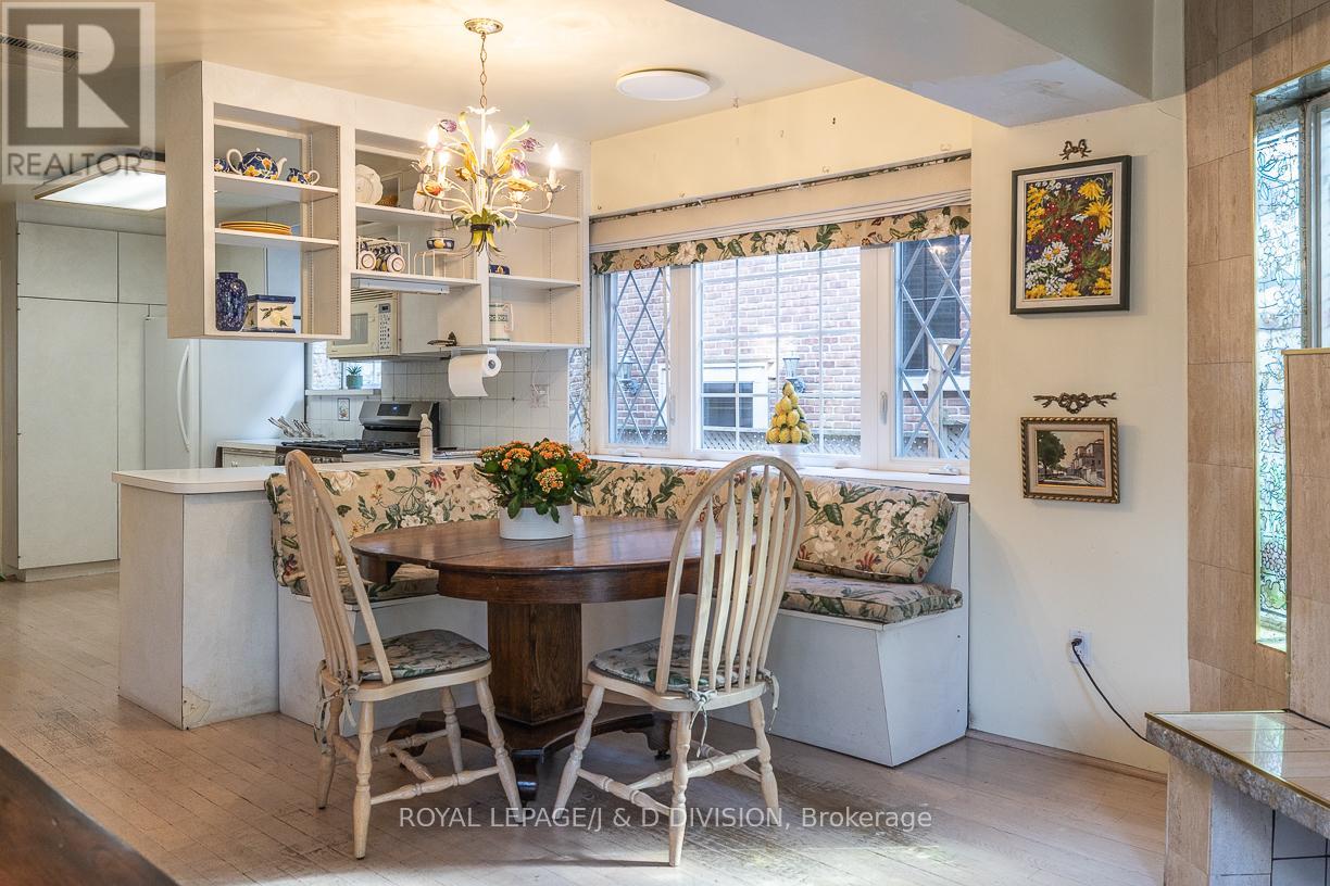 210 Rosemary Road, Toronto, Ontario  M5P 3E1 - Photo 17 - C12504630