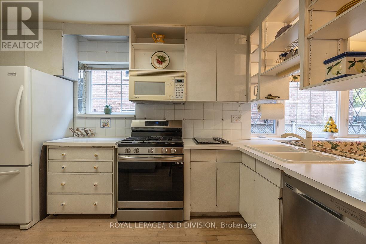 210 Rosemary Road, Toronto, Ontario  M5P 3E1 - Photo 18 - C12504630