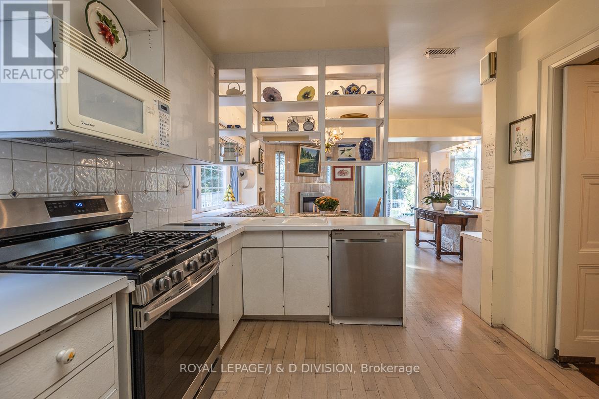 210 Rosemary Road, Toronto, Ontario  M5P 3E1 - Photo 19 - C12504630