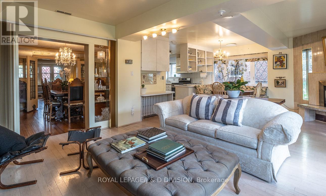 210 Rosemary Road, Toronto, Ontario  M5P 3E1 - Photo 20 - C12504630