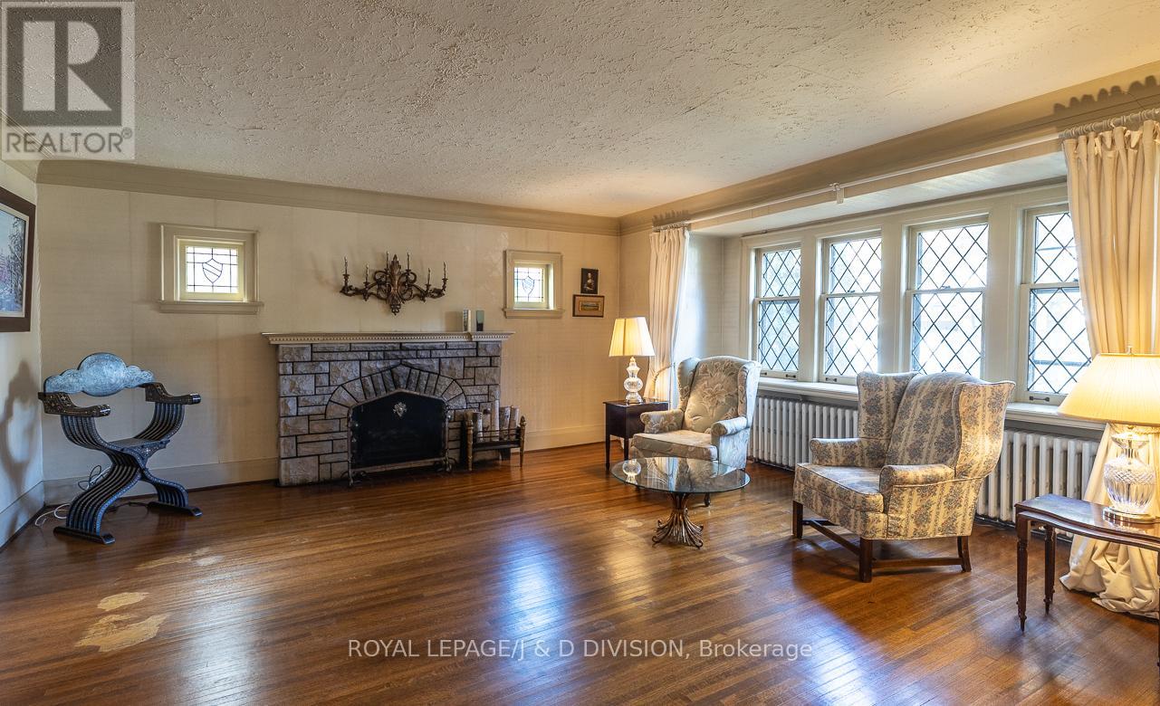 210 Rosemary Road, Toronto, Ontario  M5P 3E1 - Photo 5 - C12504630