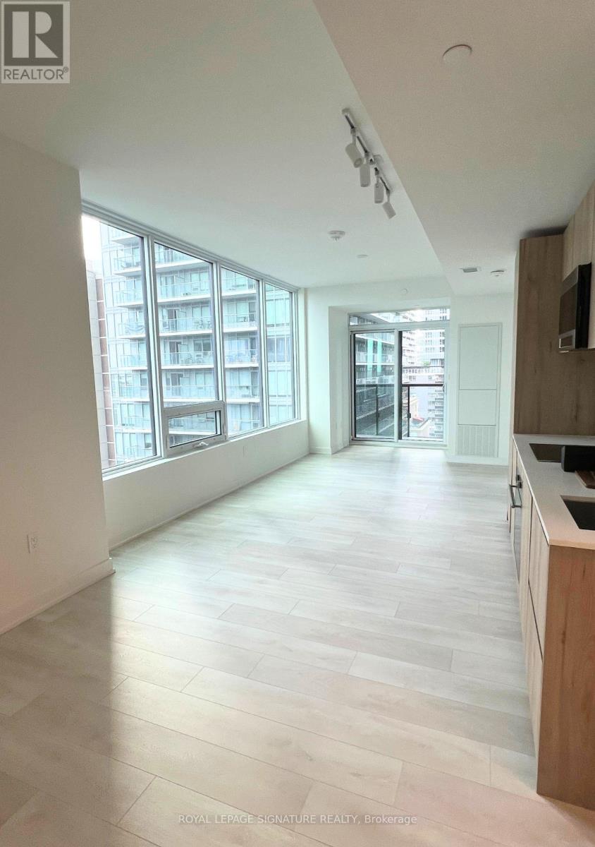 1102 - 117 BROADWAY AVENUE, Toronto, Ontario