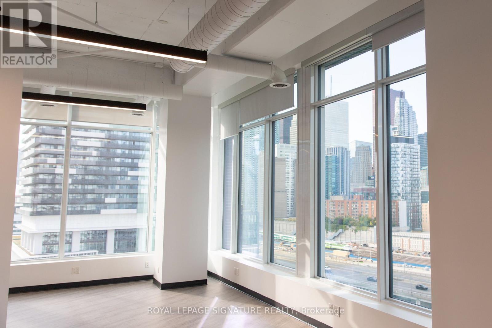 1000 - 130 Queens Quay, Toronto, Ontario  M5A 0P6 - Photo 2 - C12504872