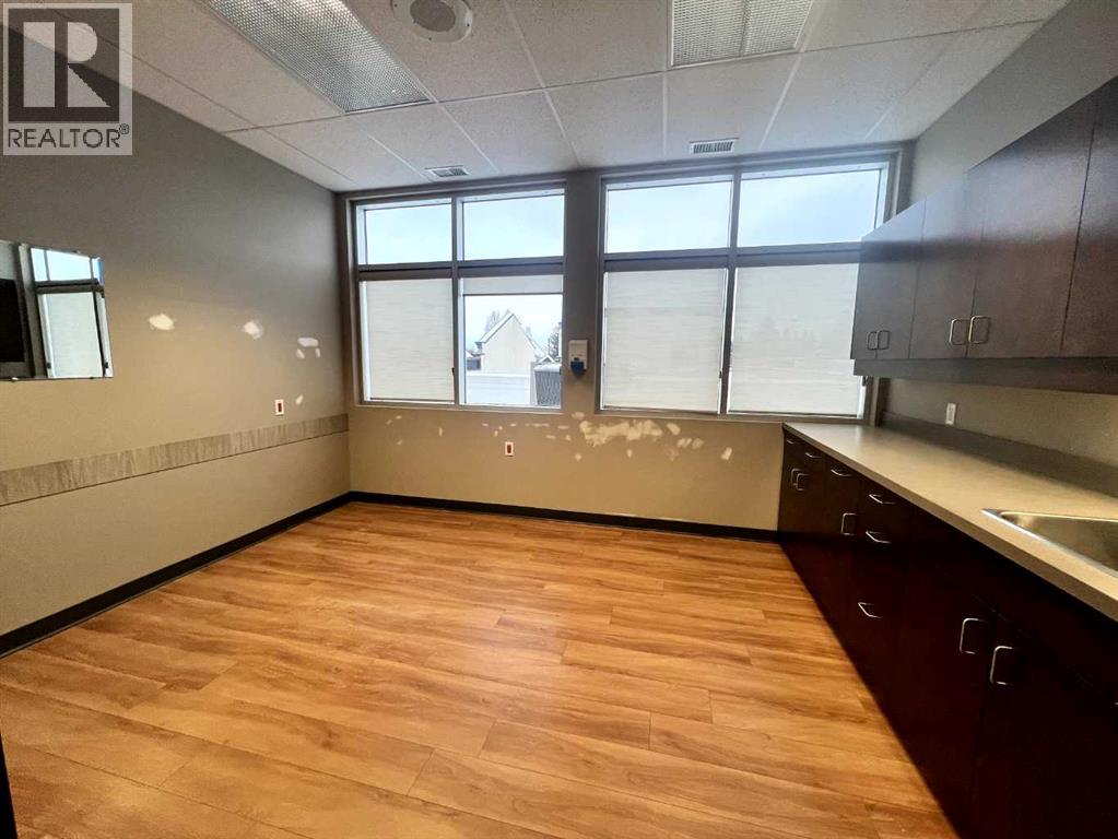 201a, 3215 49 Avenue, Red Deer, Alberta  T2N 0M8 - Photo 6 - A2183868