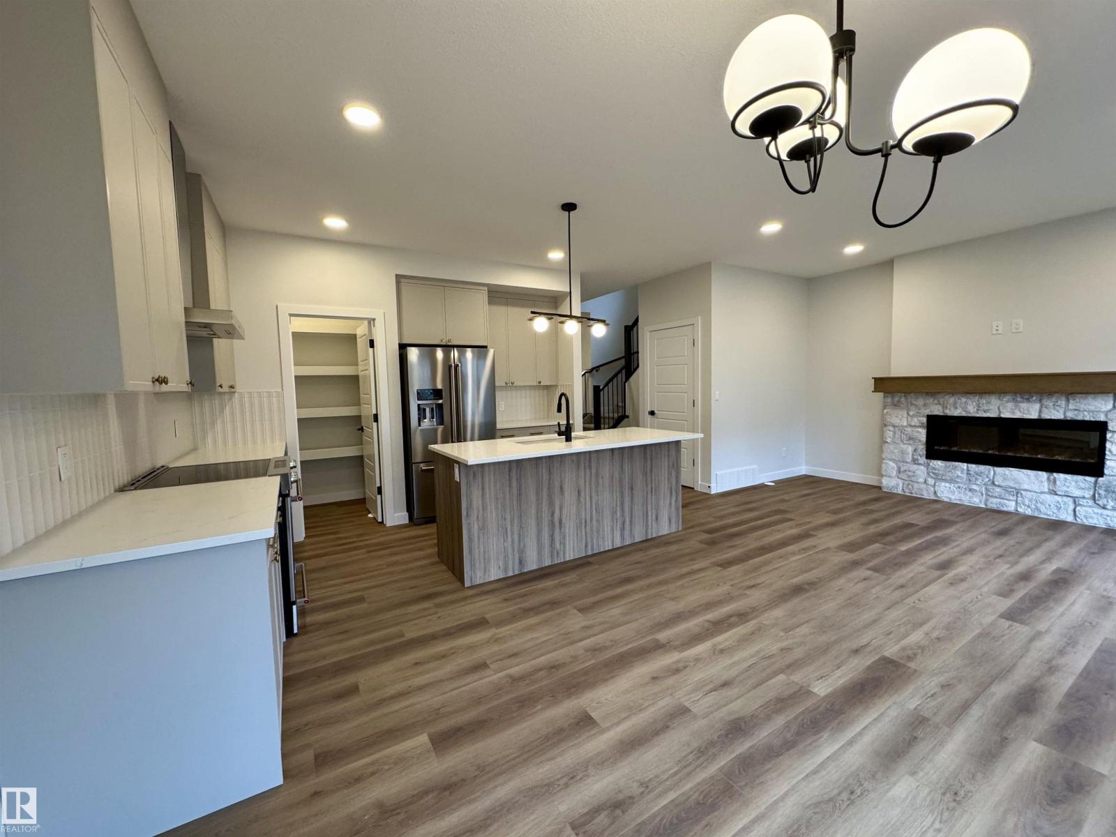 3210 DIXON WY SW, Edmonton, Alberta