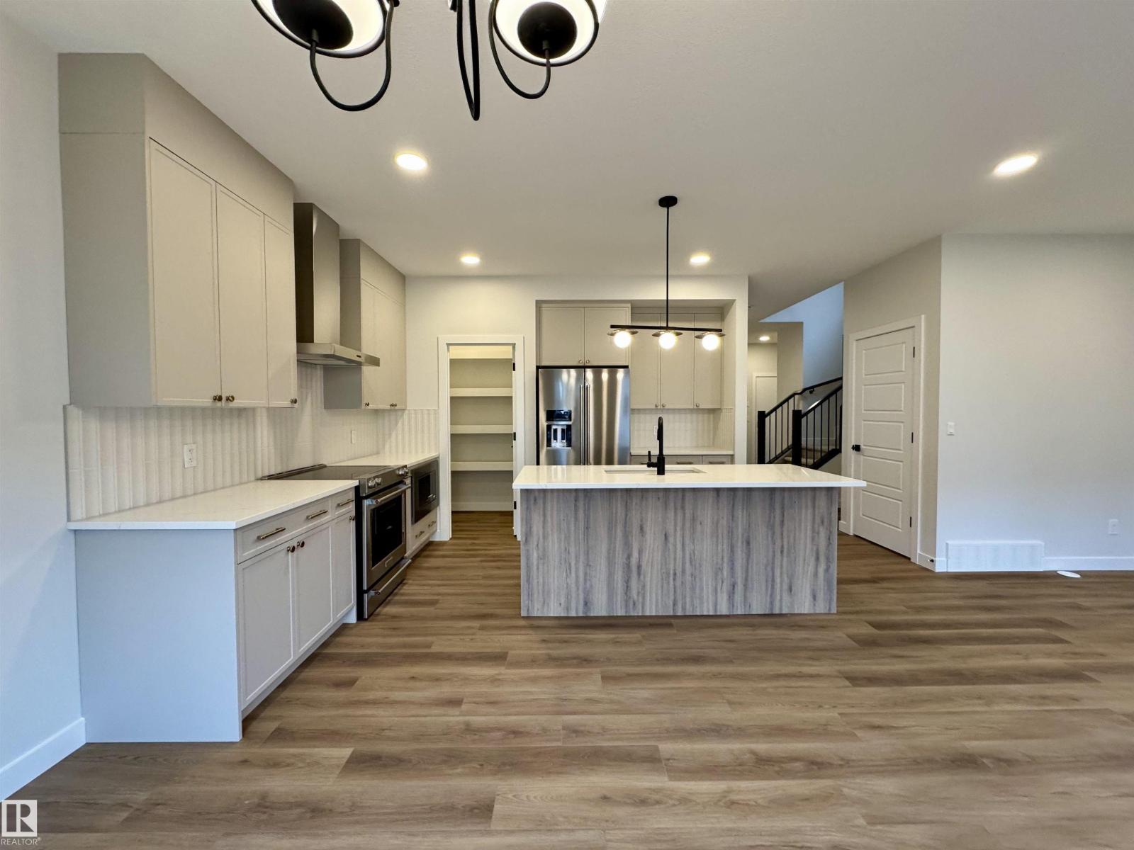 3210 Dixon Wy Sw, Edmonton, Alberta  T6W 5L3 - Photo 2 - E4463707