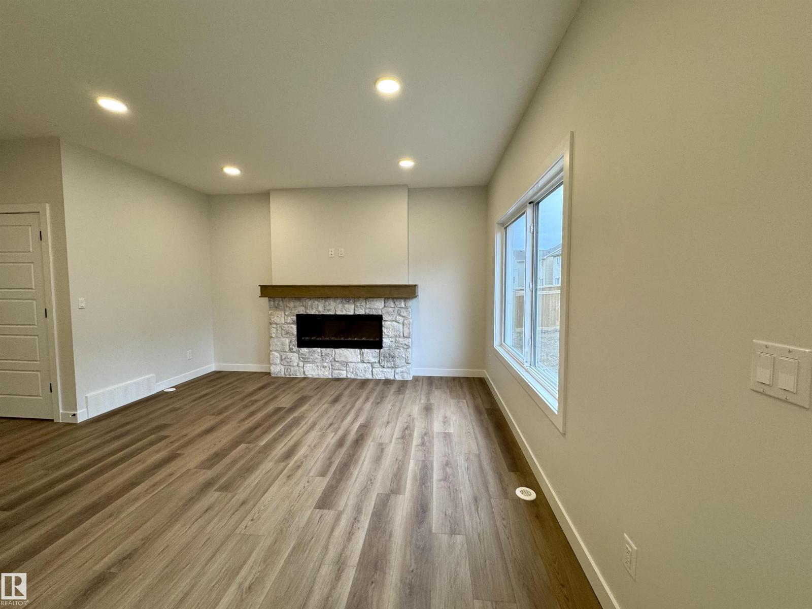 3210 Dixon Wy Sw, Edmonton, Alberta  T6W 5L3 - Photo 3 - E4463707