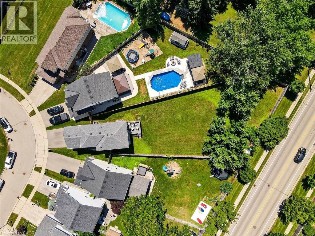 28 Calvin Court, Cambridge, Ontario  N3C 4J5 - Photo 2 - 40765395