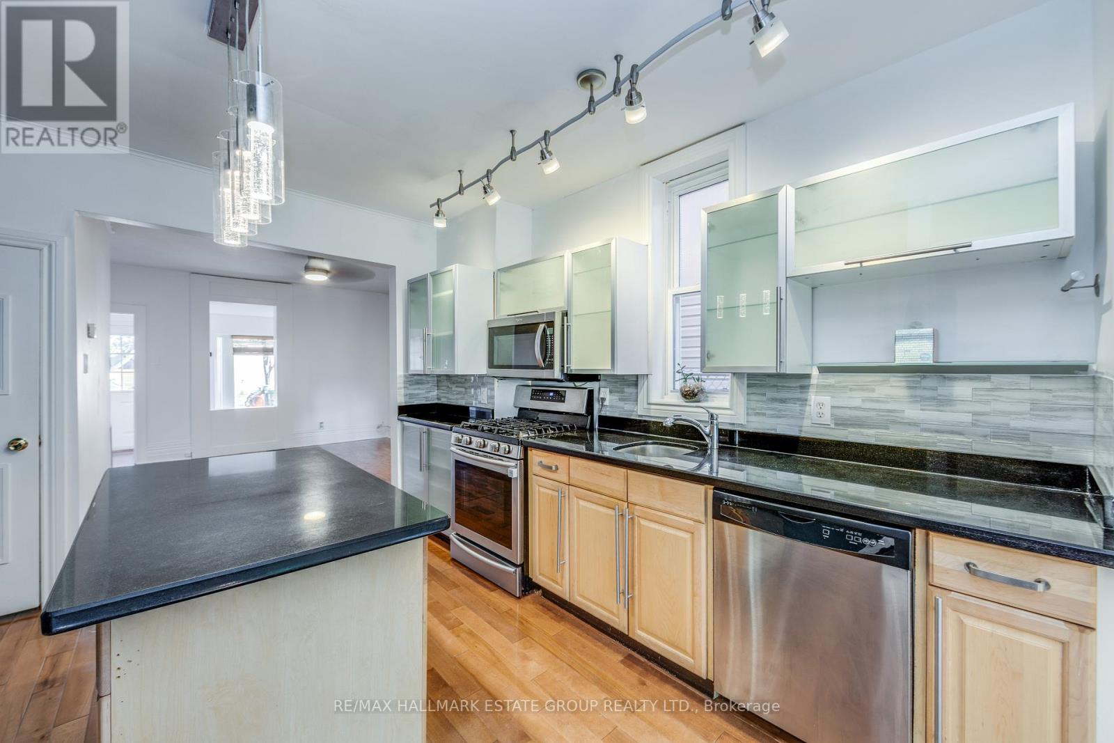 50 Logan Avenue, Toronto, Ontario  M4M 2M8 - Photo 12 - E12504674