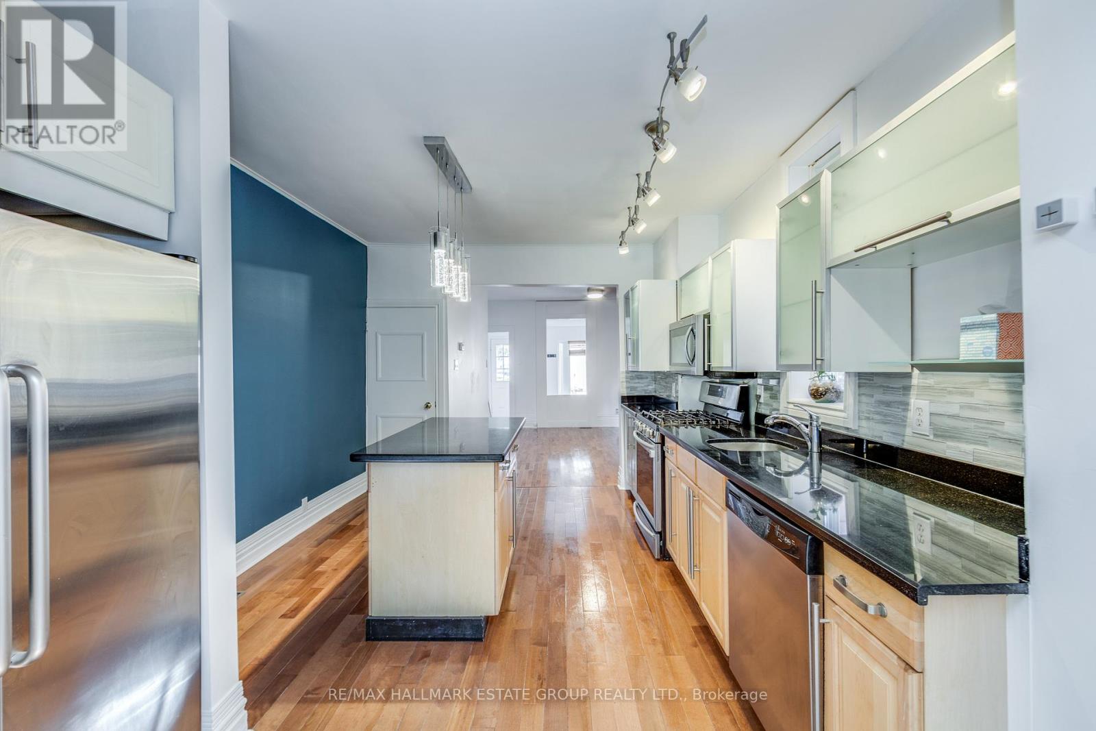 50 Logan Avenue, Toronto, Ontario  M4M 2M8 - Photo 13 - E12504674