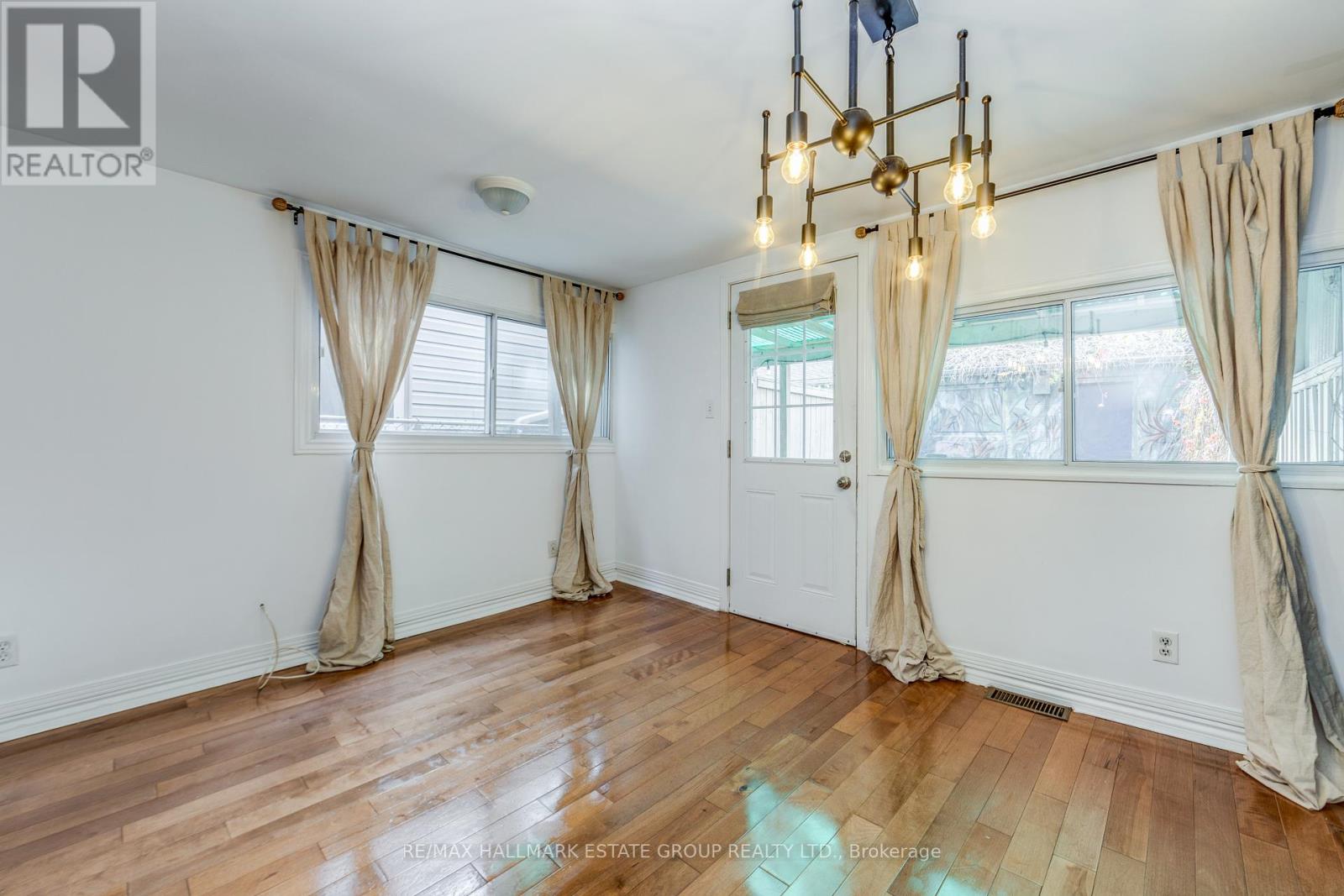 50 Logan Avenue, Toronto, Ontario  M4M 2M8 - Photo 19 - E12504674