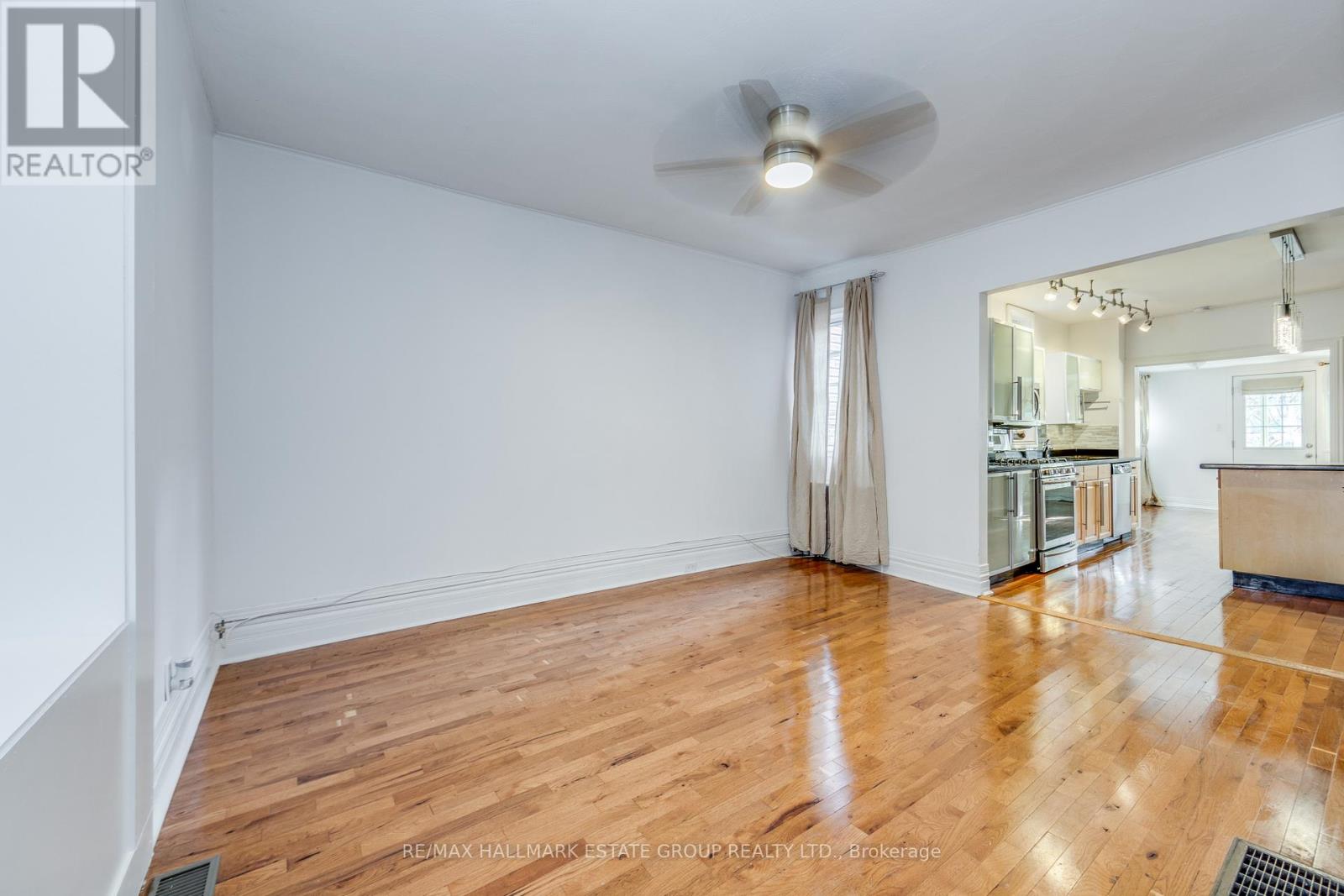 50 Logan Avenue, Toronto, Ontario  M4M 2M8 - Photo 6 - E12504674