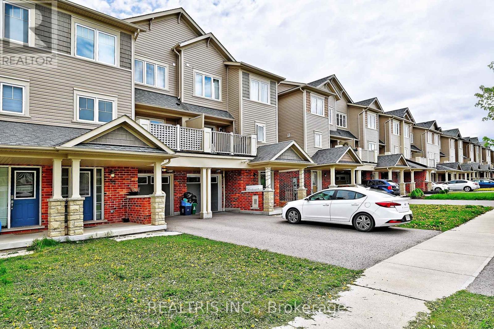 85 Tabaret Crescent, Oshawa, Ontario  L1L 0G5 - Photo 3 - E12504814