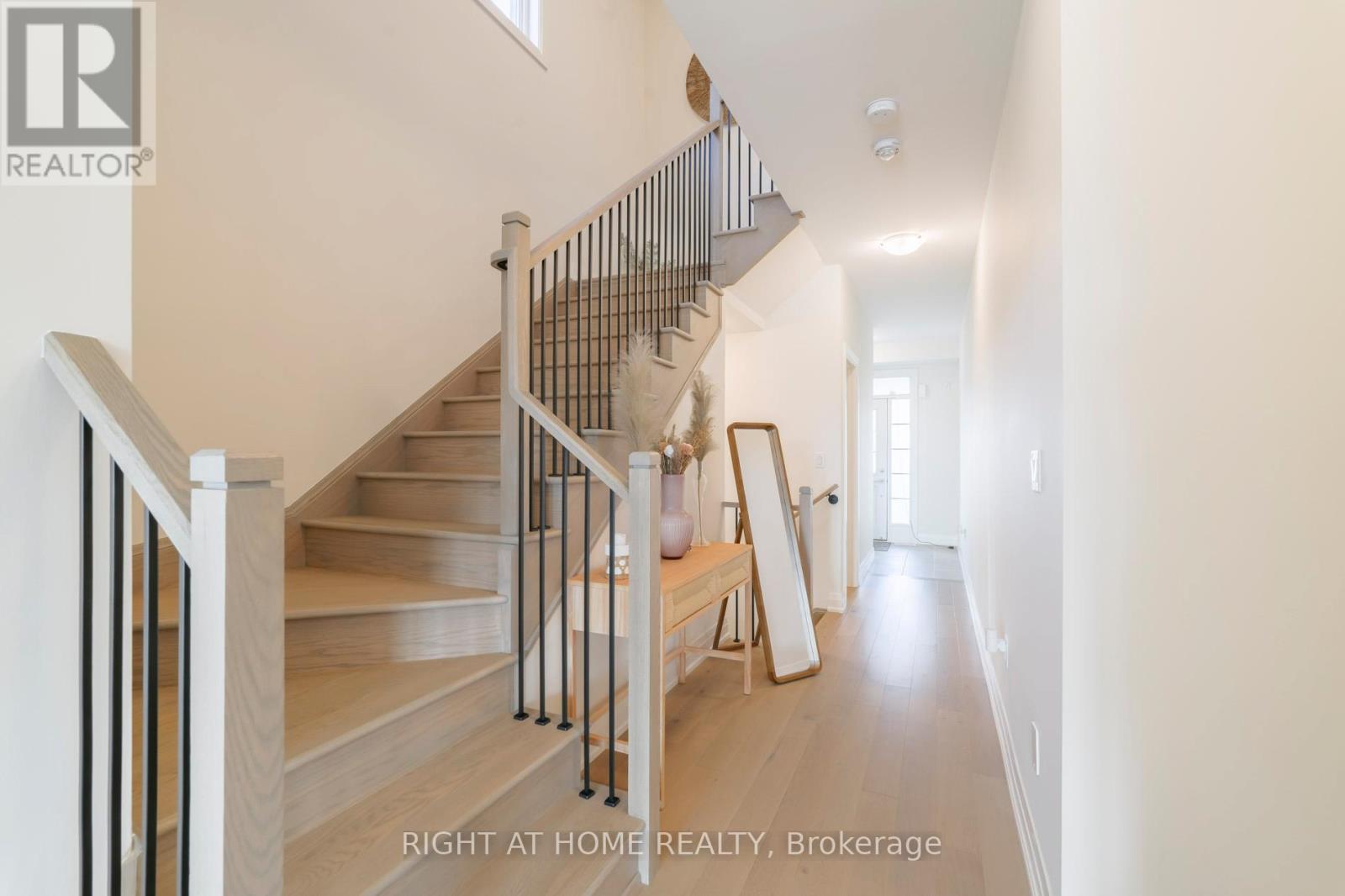 14 Velvet Drive, Whitby, Ontario  L1P 0P6 - Photo 5 - E12504844