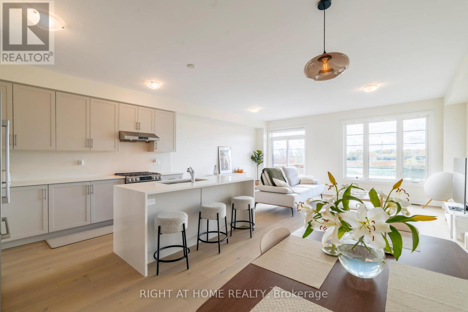 14 Velvet Drive, Whitby, Ontario  L1P 0P6 - Photo 6 - E12504844