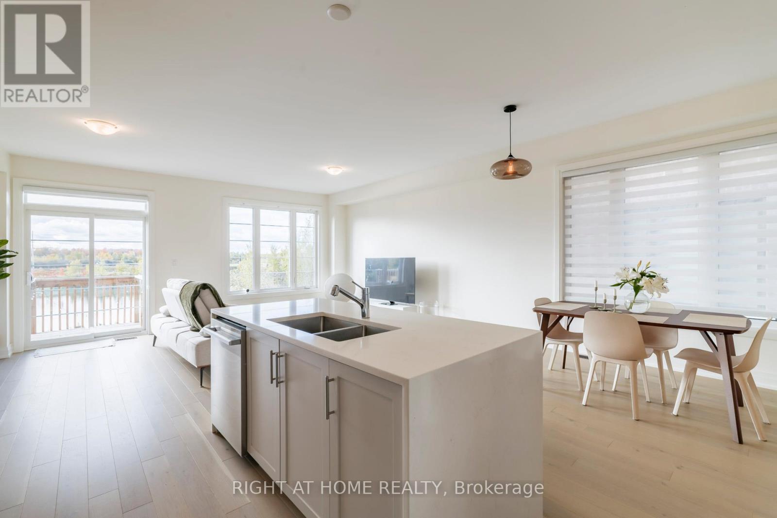 14 Velvet Drive, Whitby, Ontario  L1P 0P6 - Photo 7 - E12504844