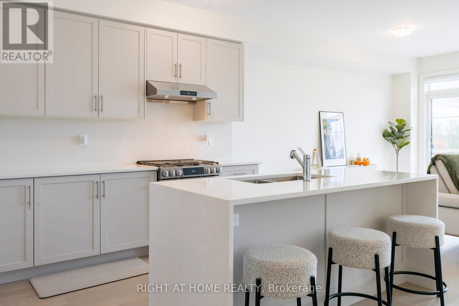 14 Velvet Drive, Whitby, Ontario  L1P 0P6 - Photo 8 - E12504844