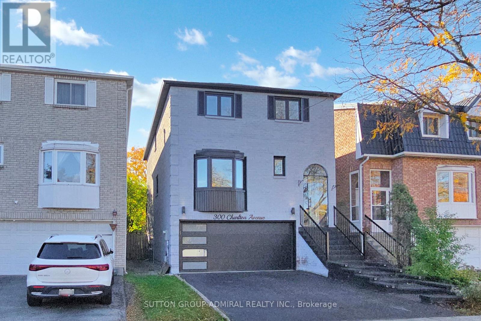 300 CHARLTON AVENUE, Vaughan, Ontario