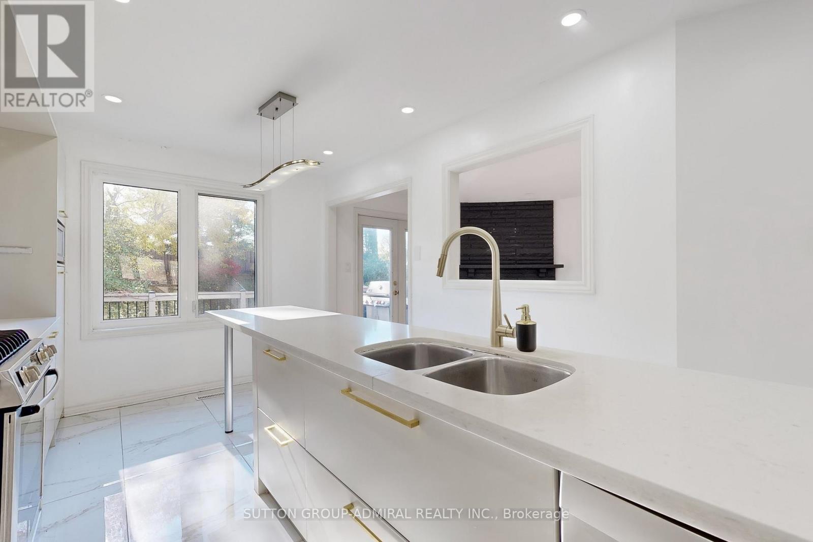 300 Charlton Avenue, Vaughan, Ontario  L4J 6H4 - Photo 11 - N12504602