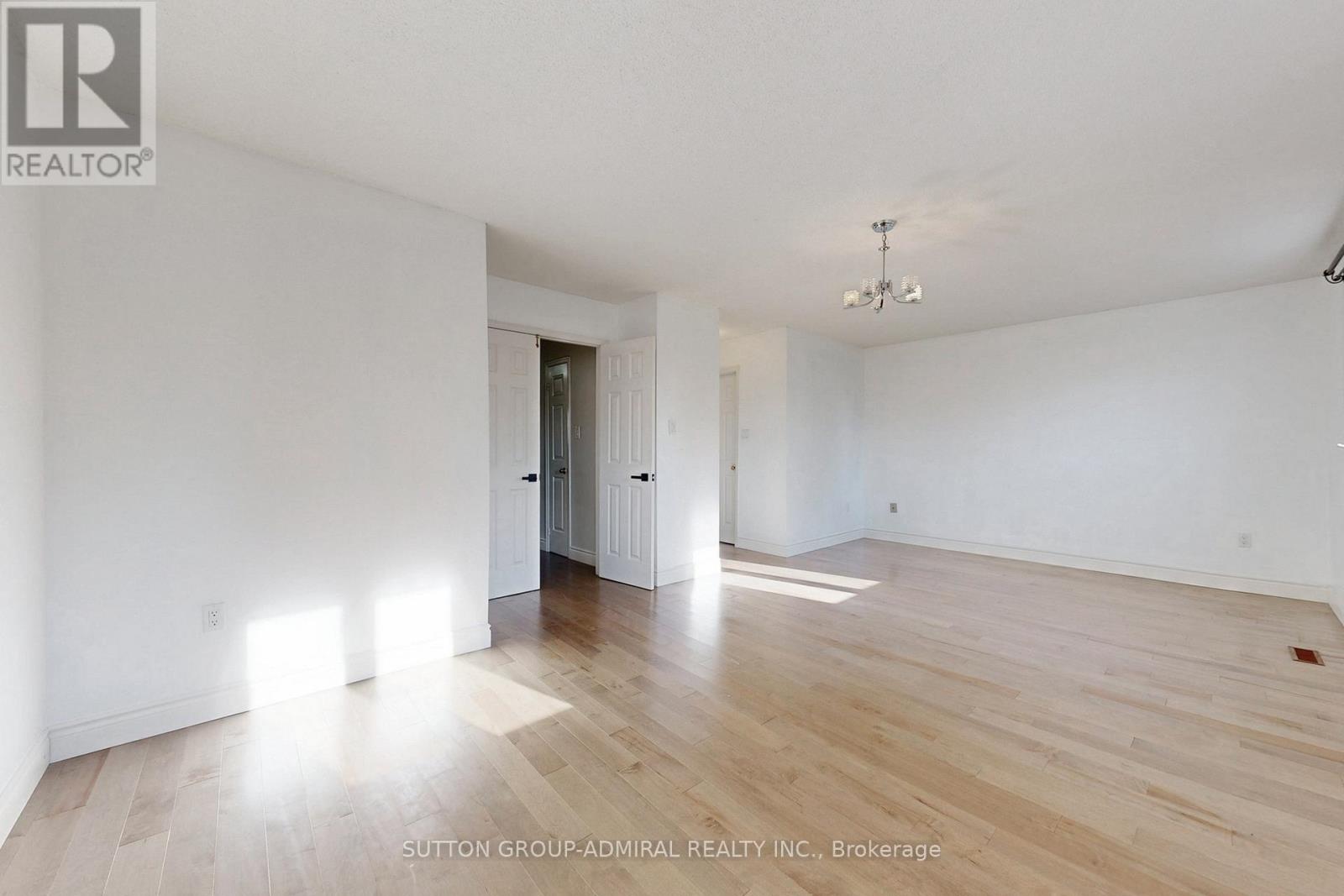 300 Charlton Avenue, Vaughan, Ontario  L4J 6H4 - Photo 18 - N12504602