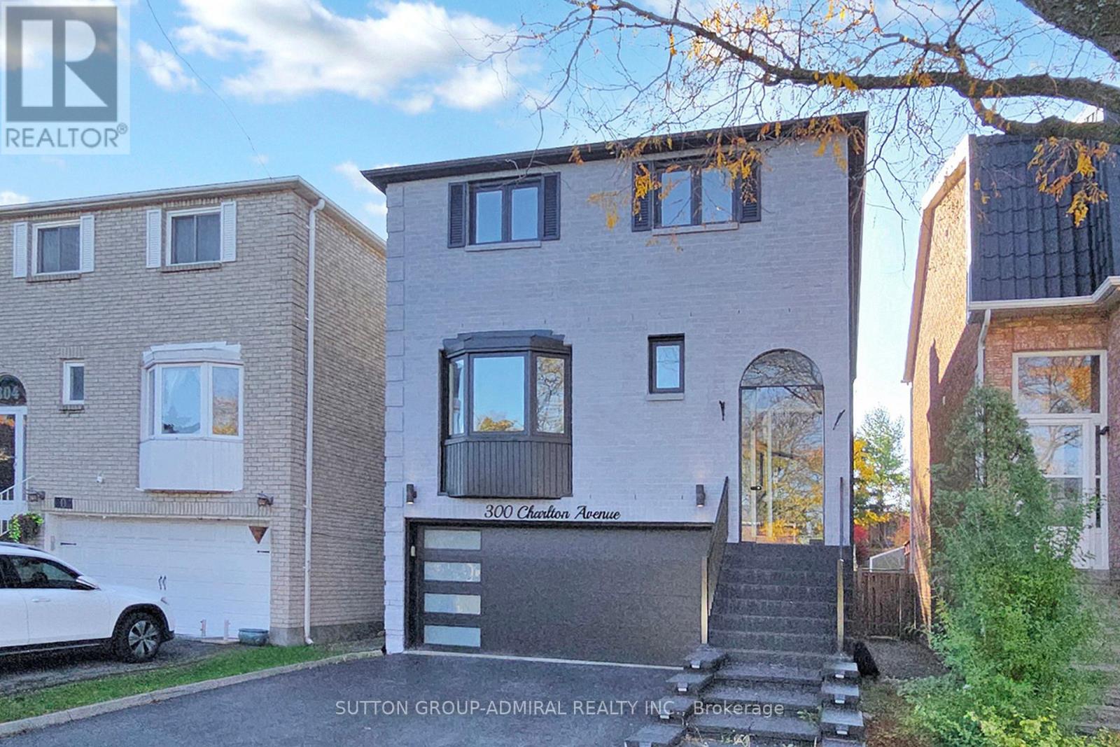 300 Charlton Avenue, Vaughan, Ontario  L4J 6H4 - Photo 2 - N12504602