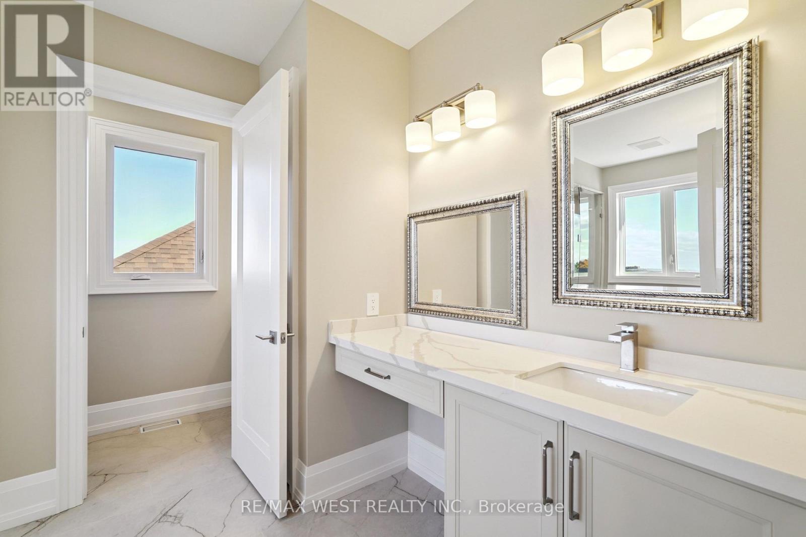 29 W Dykie Court, Bradford West Gwillimbury (Bradford), Ontario  L3Z 0Y1 - Photo 15 - N12504628