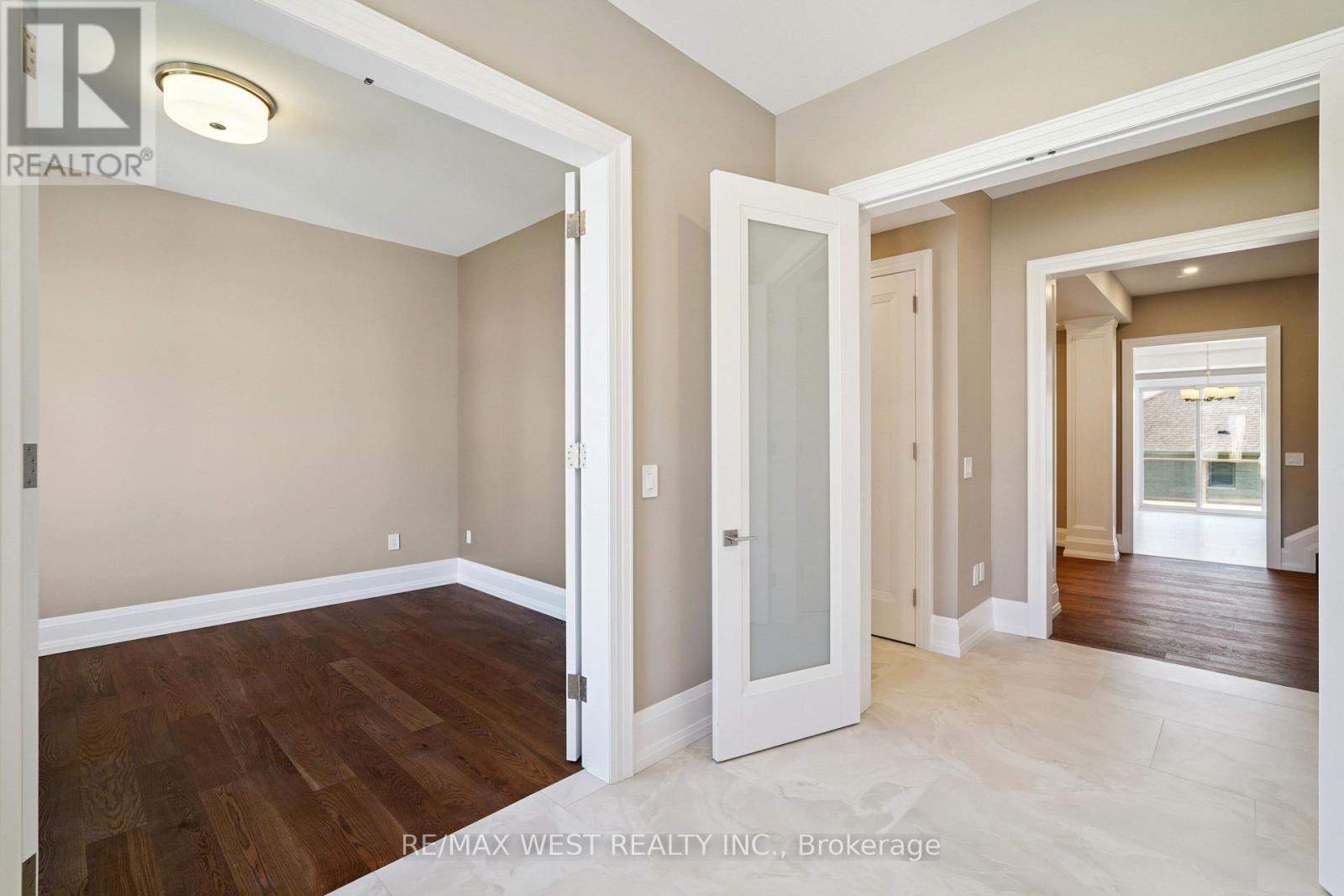 29 W Dykie Court, Bradford West Gwillimbury (Bradford), Ontario  L3Z 0Y1 - Photo 3 - N12504628