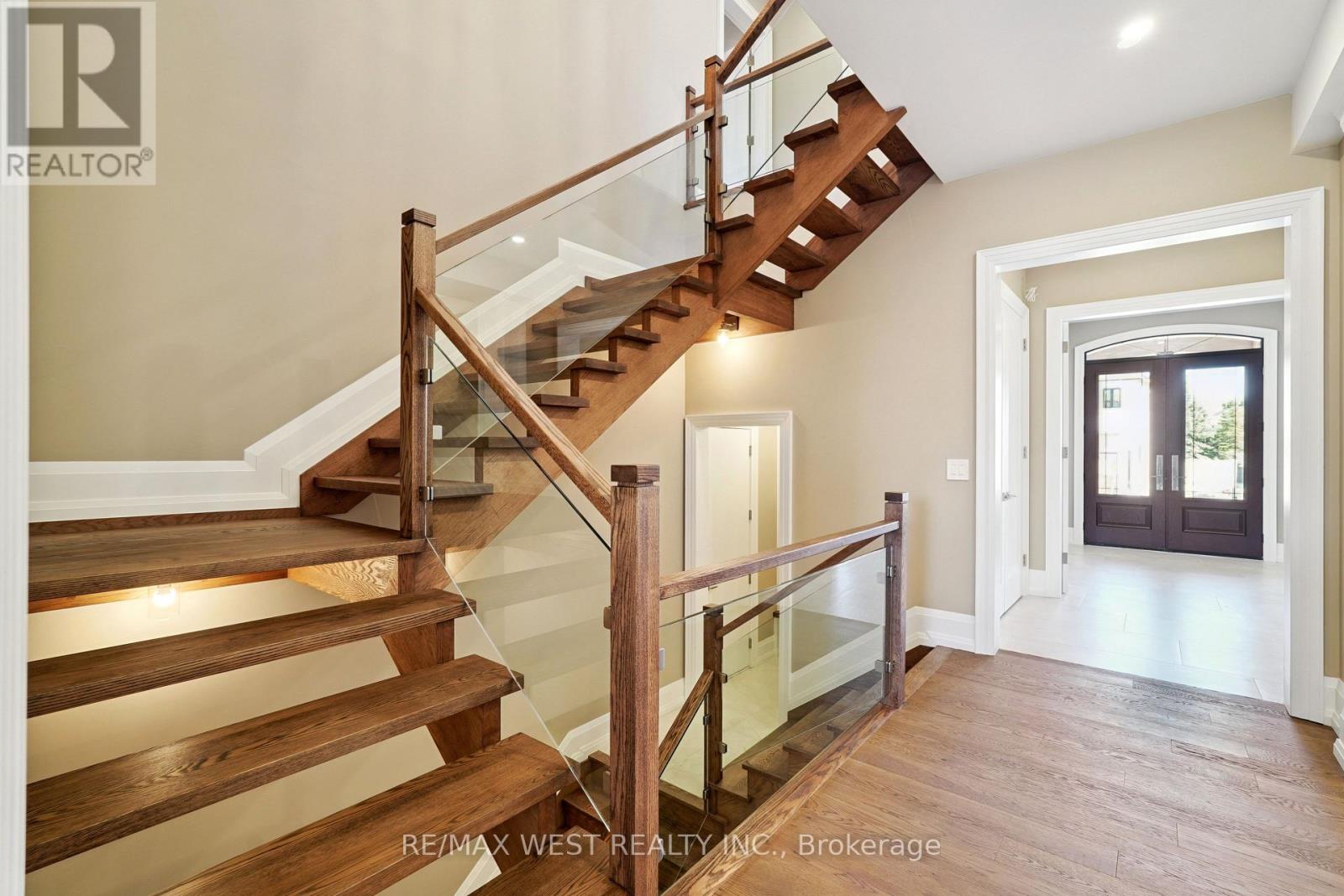 29 W Dykie Court, Bradford West Gwillimbury (Bradford), Ontario  L3Z 0Y1 - Photo 4 - N12504628